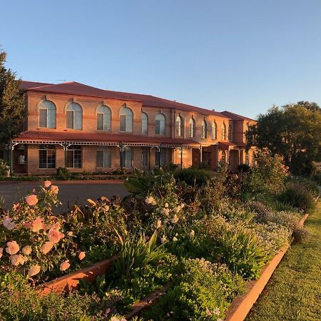 Heritage Motor Inn Гоулберн Екстериор снимка